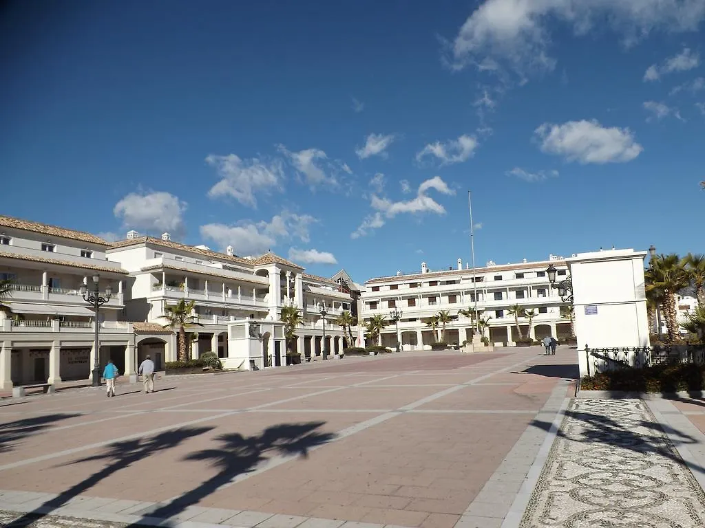 Apartamentos Plaza ネルハ